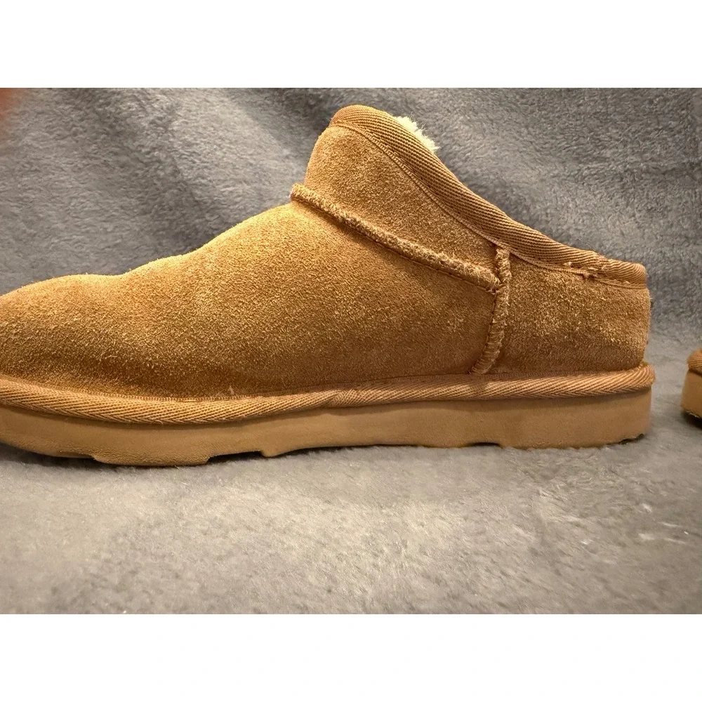 UGG Kids Classic Slipper Chestnut Suede Sheepskin Lining Slip On Shoes size 4